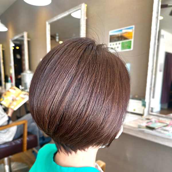 大人ショート細めハイライト白髪ぼかしくすみカラー40代50代|HAIR MAKE ROSY 八軒店