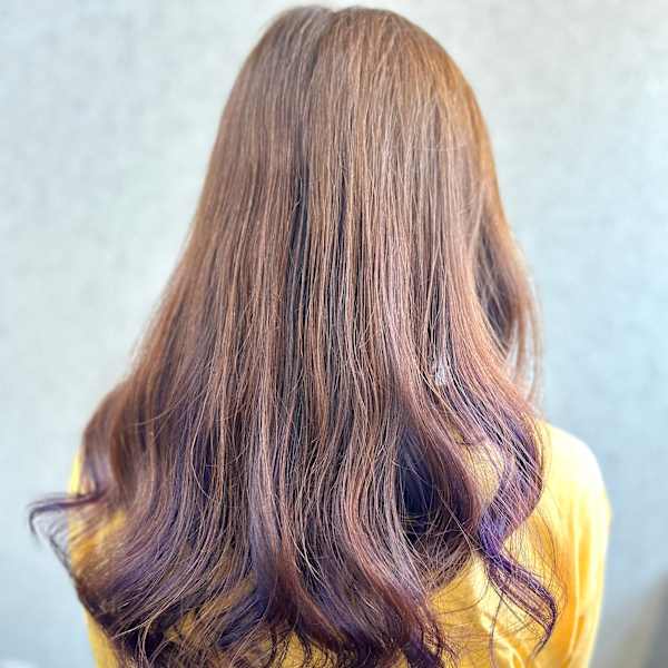 さりげなく魅せる大人のインナーカラー