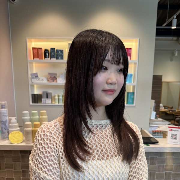 ロングヘアのレイヤースタイル
