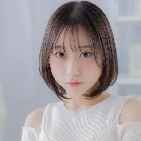 透けバング前下がり切りっぱなし黒髪ミニボブ くすみベージュ