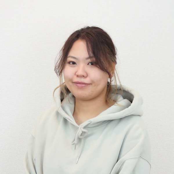 HAIR SALON Rism【ヘアサロンリズム】のスタッフ紹介。中井 麻耶