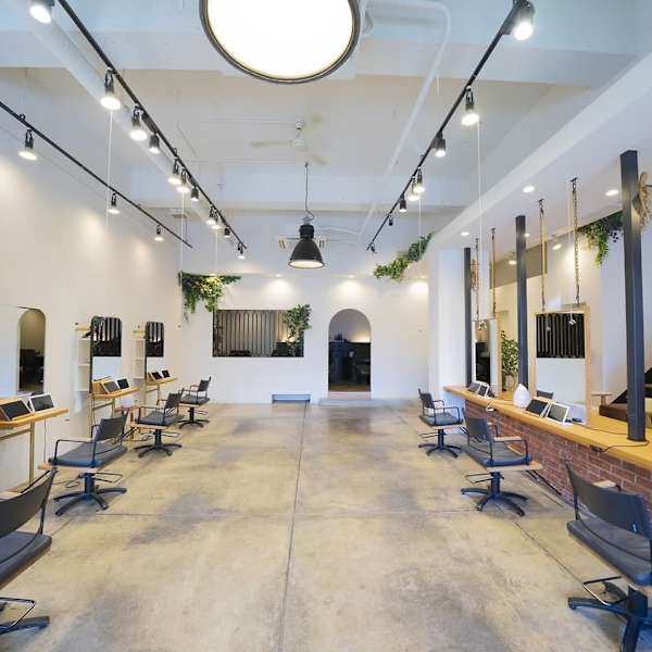 Pap's de coiffeur 甲東園店【パプスドコワフュール】のスタッフ紹介。紙本 華実