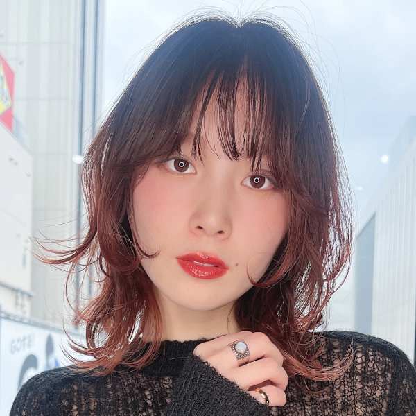 ミディアムウルフ×ピンクベージュ