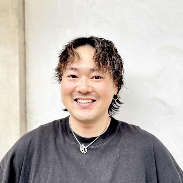 POREPORE HAPPY HAIR BASE 国立谷保【ポレポレハッピーヘアーベース】【ポレポレハッピーヘアーベース】のスタッフ紹介。鈴木 陽太