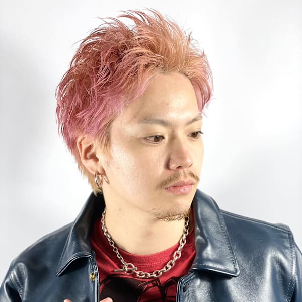 ピンクカラー×スパイキーショート