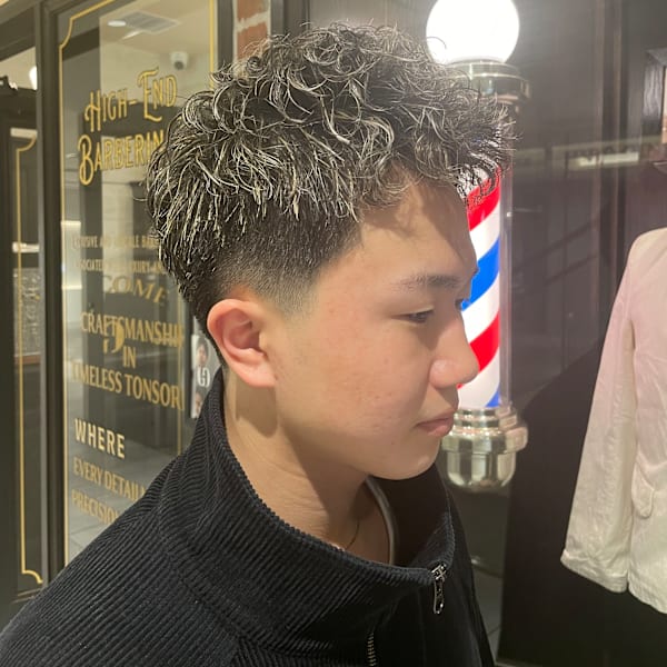 フェードカット×金メッシュ