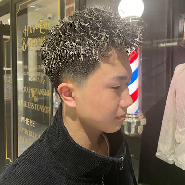 フェードカット×金メッシュ