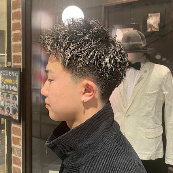 フェードカット×金メッシュ