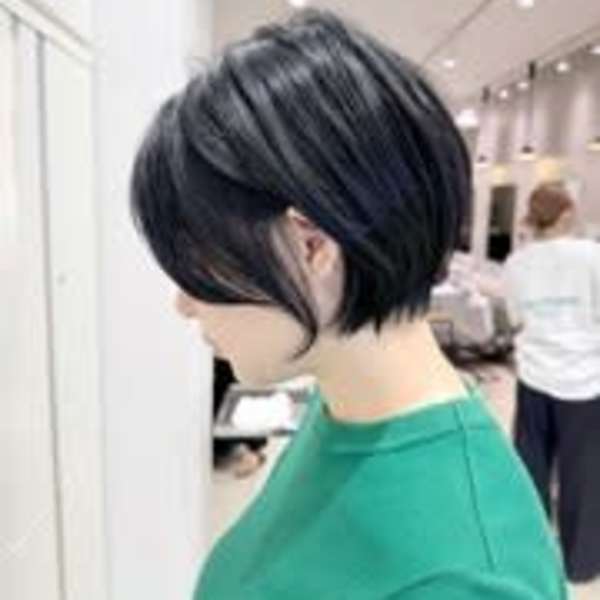 大人美人丸みショートボブ白髪ぼかしハイライト