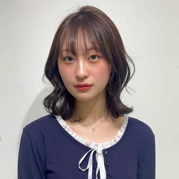 ラベンダーグレージュ ミディアム くびれ レイヤーカット|Ai WilL