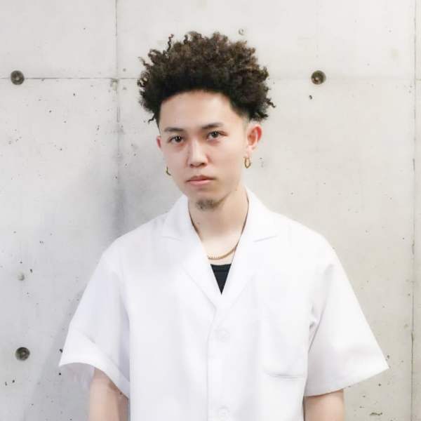 @110 BARBER SHOP CONTINENTAL【ワンワンオー バーバー ショップ コンチネンタル】のスタッフ紹介。NAOTO
