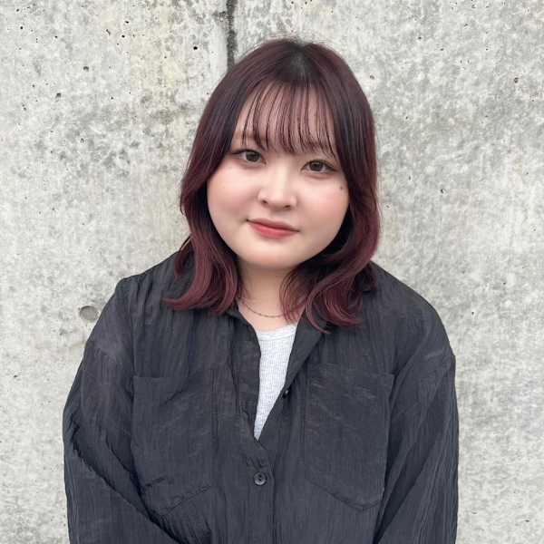 Hair Design Angelo cafe【ヘアデザイン アンジェロカフェ】のスタッフ紹介。中鉢すず