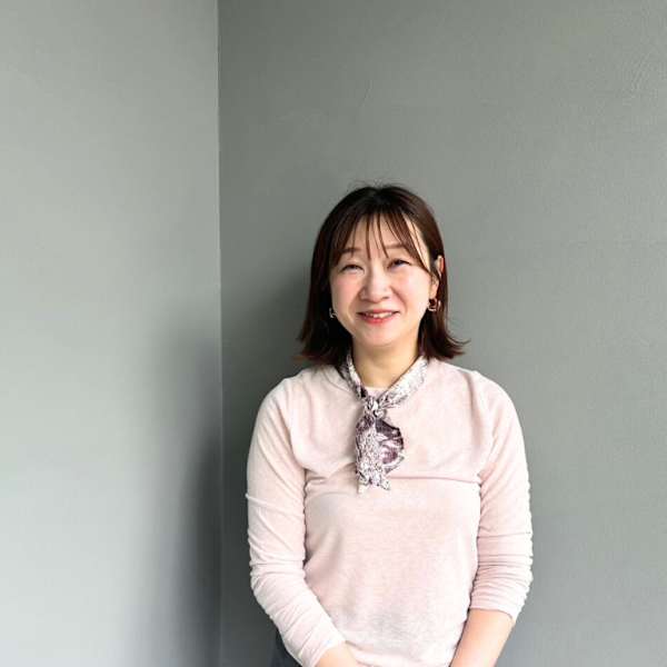 NAKAO COIFFURE【ナカオ コアフュール】のスタッフ紹介。荒井 真梨子