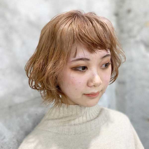 小顔丸型卵型レイヤーカットデジタルパーマホワイトグレージュ