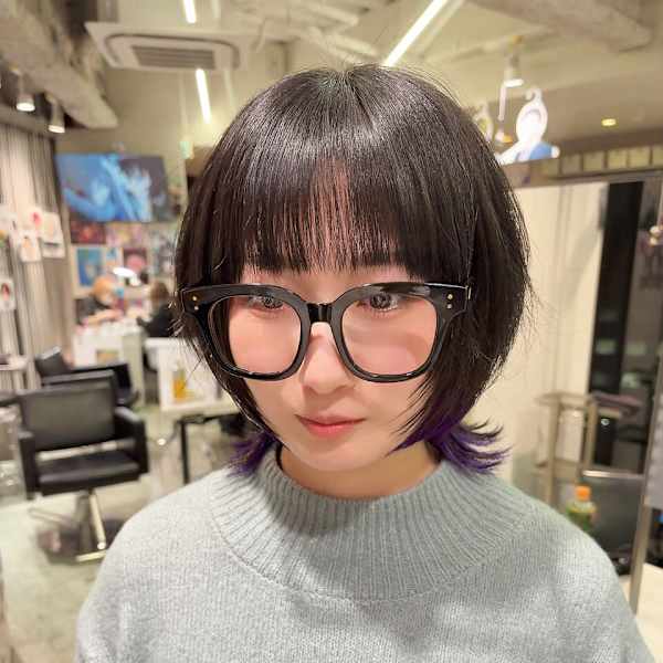 ウルフカット インナーカラー メガネ