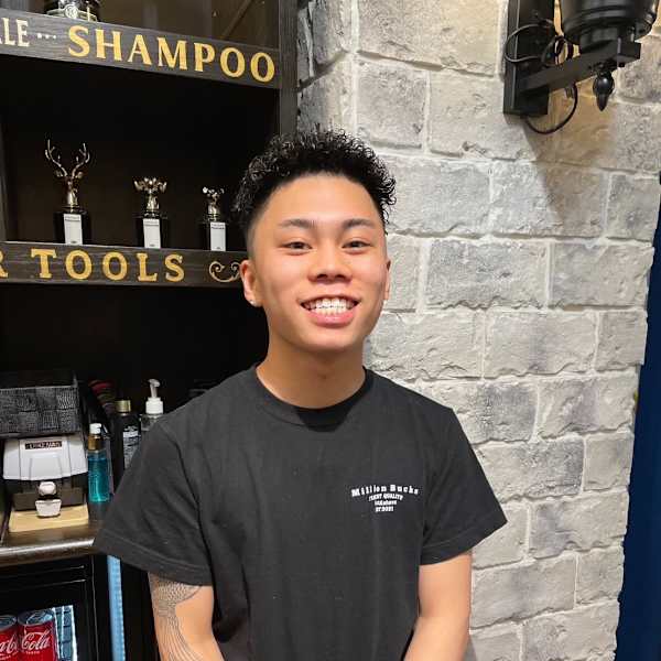 Million Bucks barber shop 上野【ミリオンバックスバーバーショップウエノ】のスタッフ紹介。上小倉 未莉