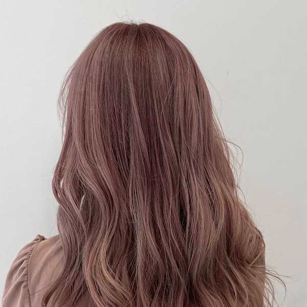 ピンクベージュ