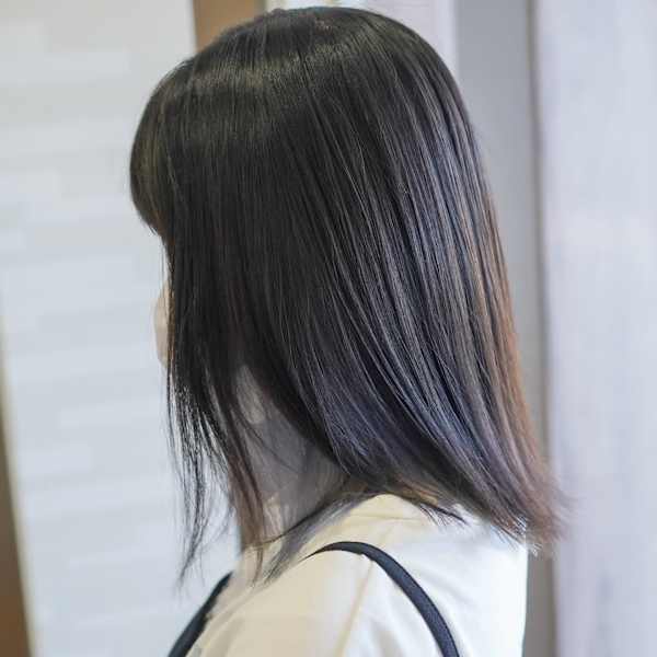 ナチュラルストレート×シルバーブルージュイヤリングカラー