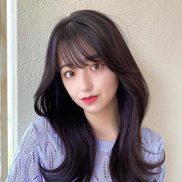後れ毛が可愛い顔周りハイレイヤーロングチェリーブラウン