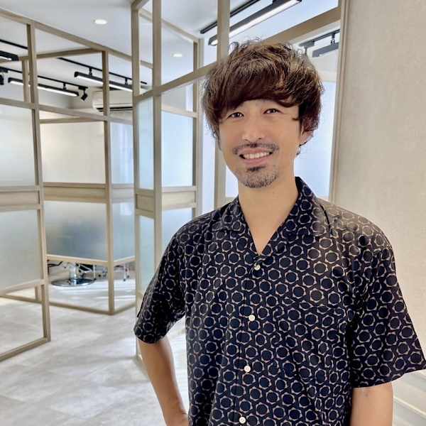 tocca hair&treatment 津田沼店【トッカ ヘアアンドトリートメント ツダヌマテン】のスタッフ紹介。村形 直樹