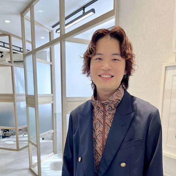 tocca hair&treatment 津田沼店【トッカ ヘアアンドトリートメント ツダヌマテン】のスタッフ紹介。小林 翔