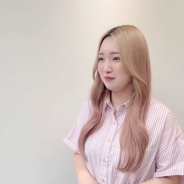【完全個室サロン】tocca hair&treatment 柏店【カンゼンコシツサロン トッカヘアーアンドトリートメント カシワテン】のスタッフ紹介。Ami