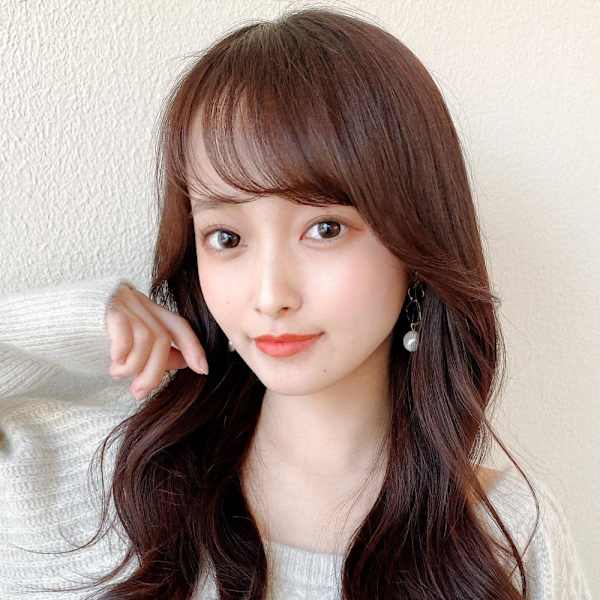 後れ毛が可愛い顔周りハイレイヤーロングチェリーブラウン