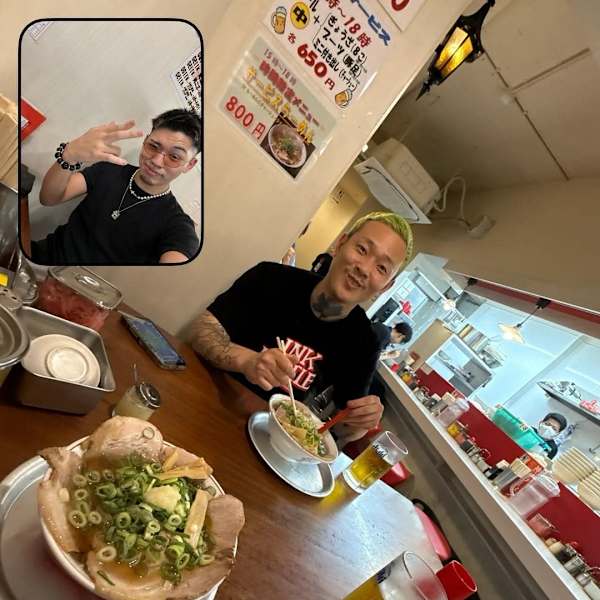 調子乗ってわしのメガネかけさしてくださいよー美容学生