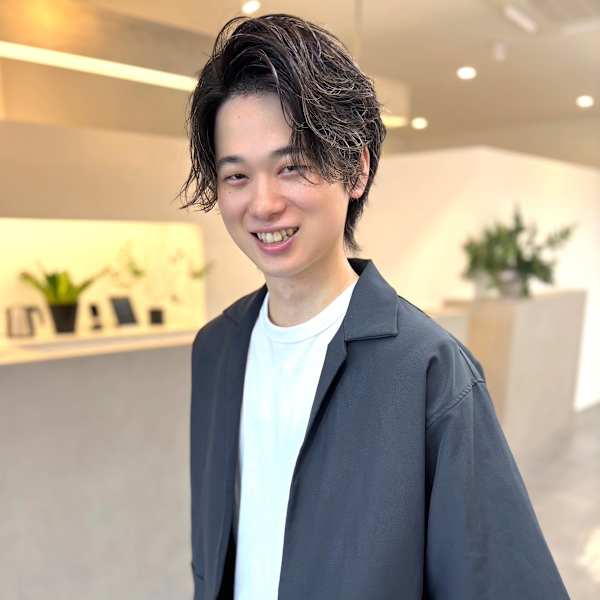 Nake【ネイク】のスタッフ紹介。山本 駿介