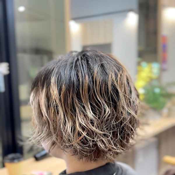 【noi.】ハイトーン×ラフウェーブパーマ