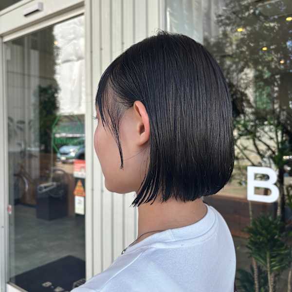 【みなみ】切りっぱなしボブ/ショート/アッシュ/美髪カラー|B-WORLD