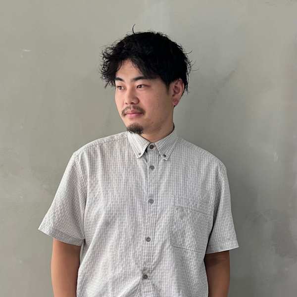 La fith hair lino 三宮店【ラフィス ヘアー リノ サンノミヤテン】のスタッフ紹介。塩貝真生
