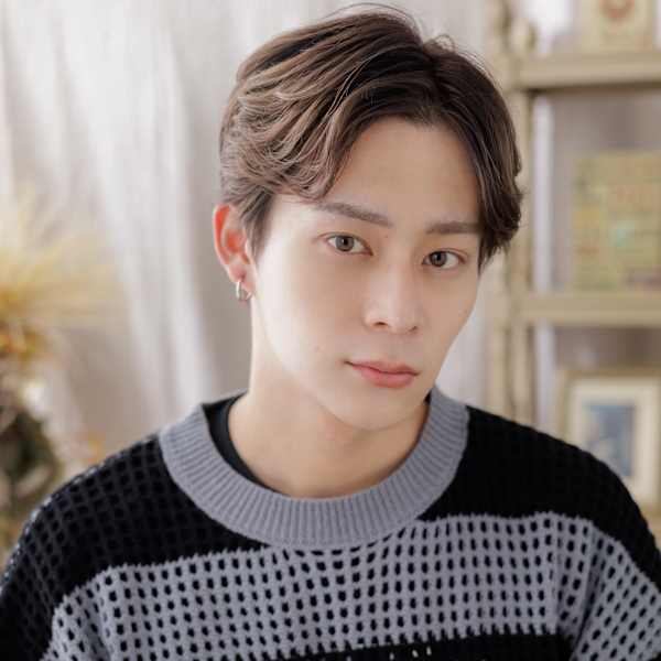 アップバングくせ毛風モテ髪メンズコンマヘア　フェザーショート