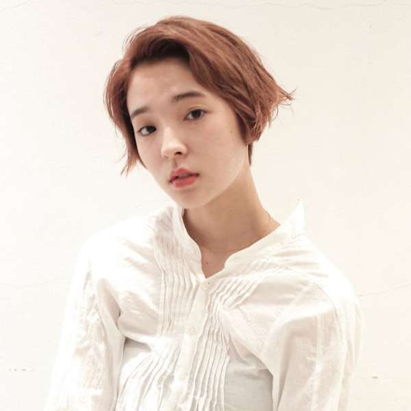 くびれヘアアプリコットオレンジ夏ハイライトカラー丸型卵型ボブ