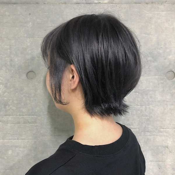 くびれヘアアプリコットオレンジ夏ハイライトカラー黒髪ショート