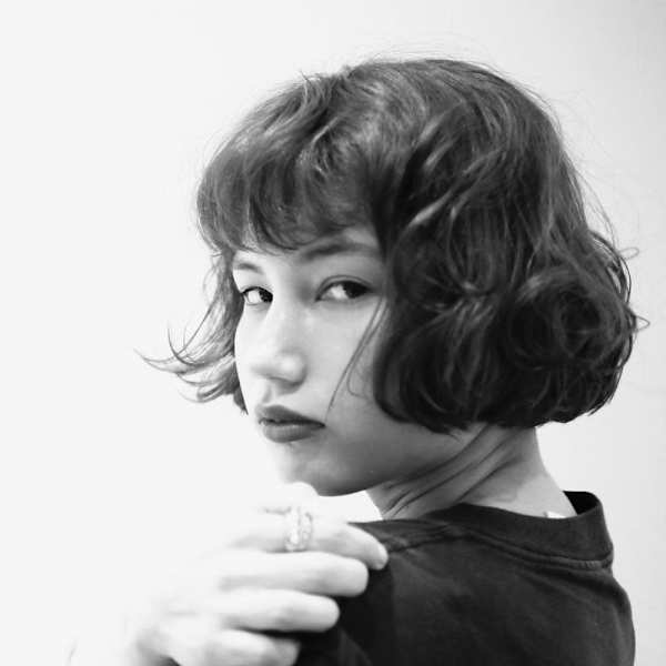 くびれヘアアプリコットオレンジ夏ハイライトカラー丸型卵型ボブ