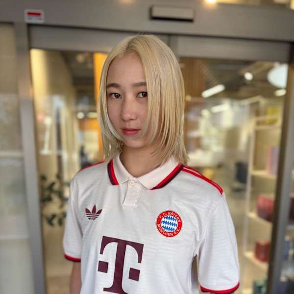 小顔似合わせカットショートボブハンサムショートブロンドヘアー