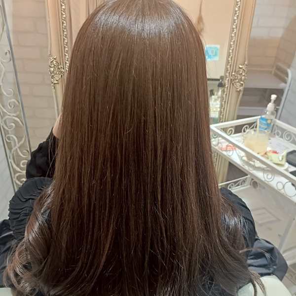 重ためでも暗い印象にはさせないスタイリングの仕方