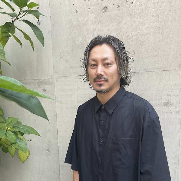 半個室型美容室 Sourire 雑餉隈店【ハンコシツガタビヨウシツスーリールザッショノクマ】のスタッフ紹介。永石大士