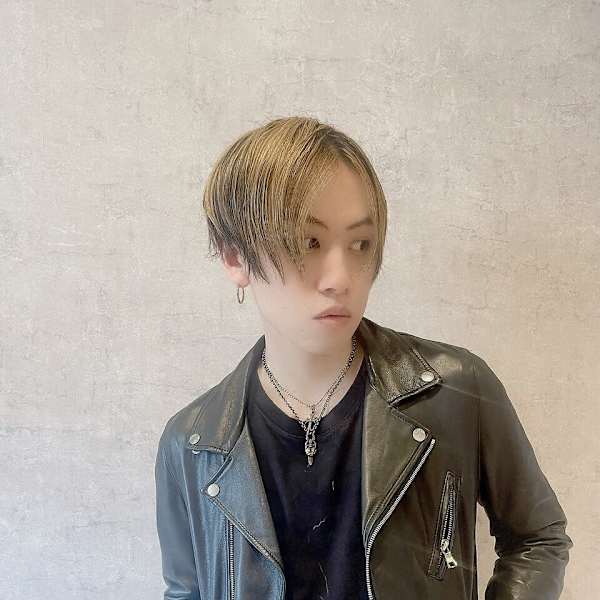 Agu hair aura 堺東店【アグ ヘアー アウラ サカイヒガシテン】のスタッフ紹介。神田　龍