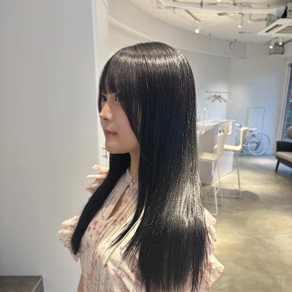 ダメージレスの縮毛矯正で艶かみに