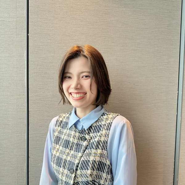 Rooo HAIR【ルーヘア】のスタッフ紹介。鳥本 華鈴