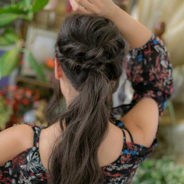 大人かわいいこなれ感 色っぽ小顔ヘアアレンジ マロンベージュ