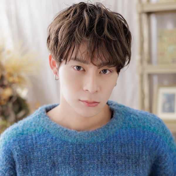 ニュアンスデザインくせ毛風フェザーショート 波打ちパーマ