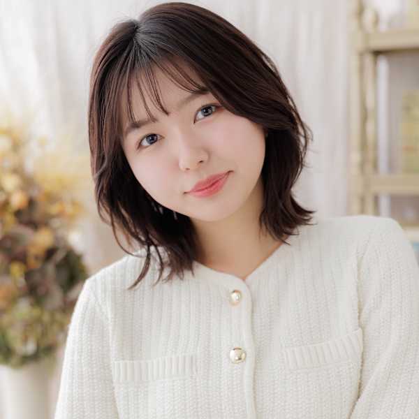 伸ばしかけ立体感ひし形くびレイヤーカット　マロンベージュ