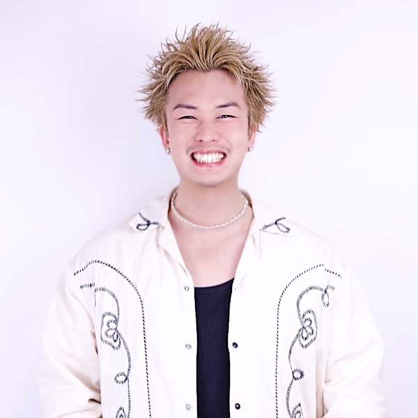 LIPPS hair 梅田【リップスヘアー】【リップスヘアー ウメダ】のスタッフ紹介。西岡 翼