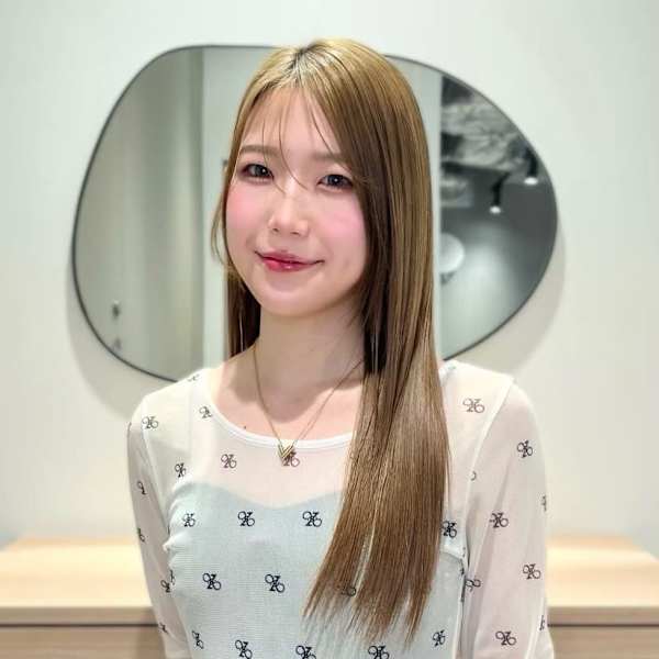 MINX OVER【ミンクスオーバー】のスタッフ紹介。浅見 友里華