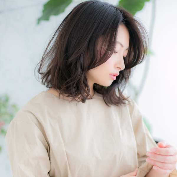 チョコブラウンの大人アンニュイロブヘア