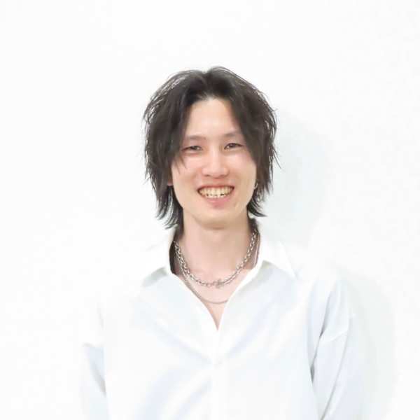 Hairsβ【ヘアーズ ベータ】のスタッフ紹介。北浦 拓人