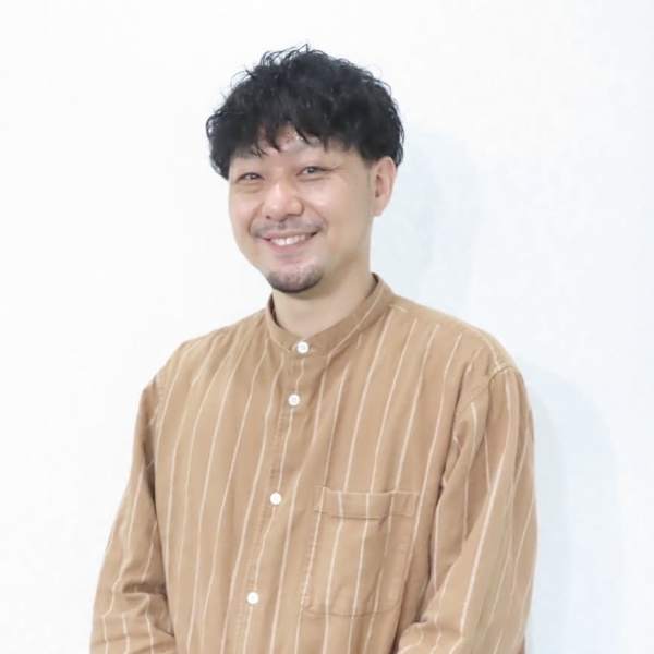 Hairsβ【ヘアーズ ベータ】のスタッフ紹介。村若 圭祐